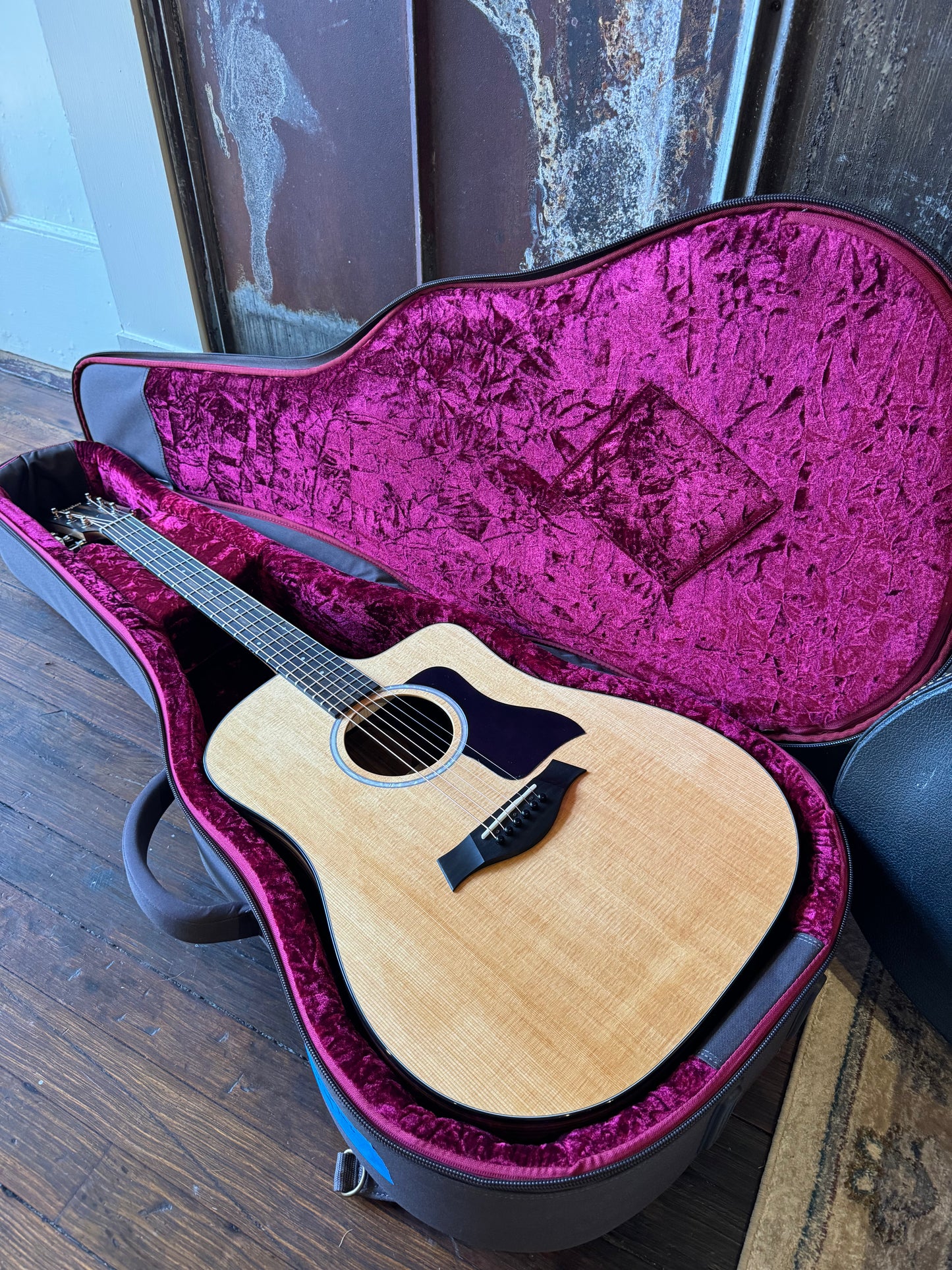 Taylor 210ce Plus