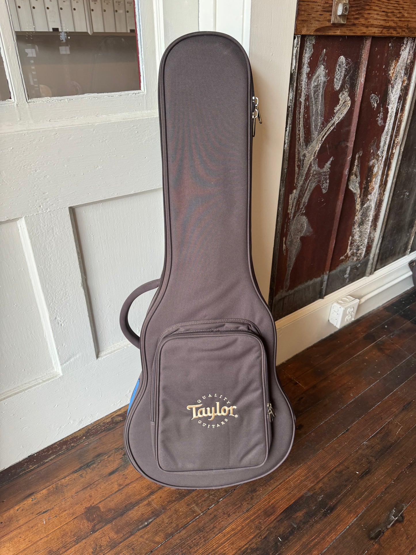 Taylor AD12e-SB DEMO SAVE $$