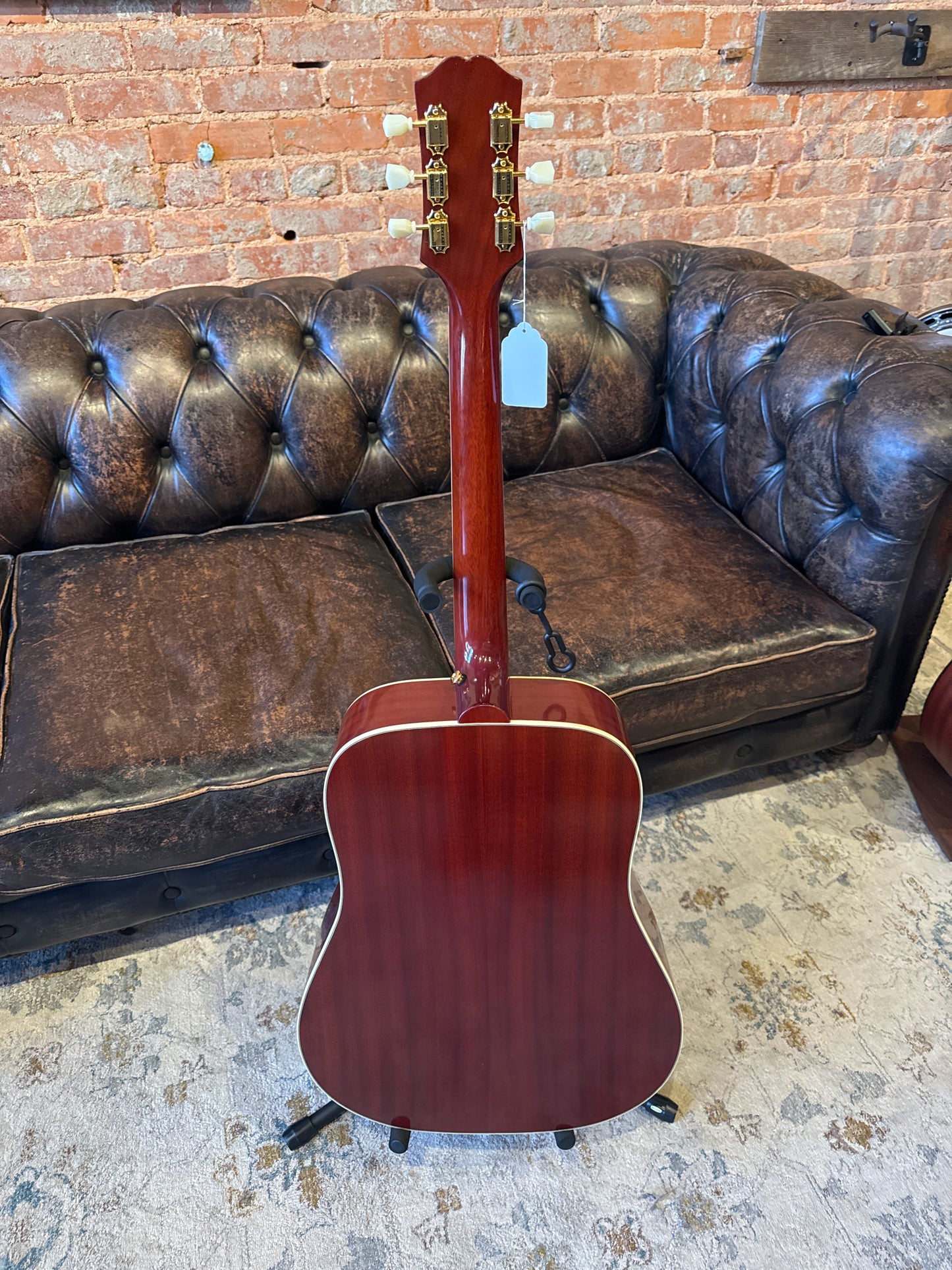 Used Epiphone IBG Hummingbird w/upgraded case