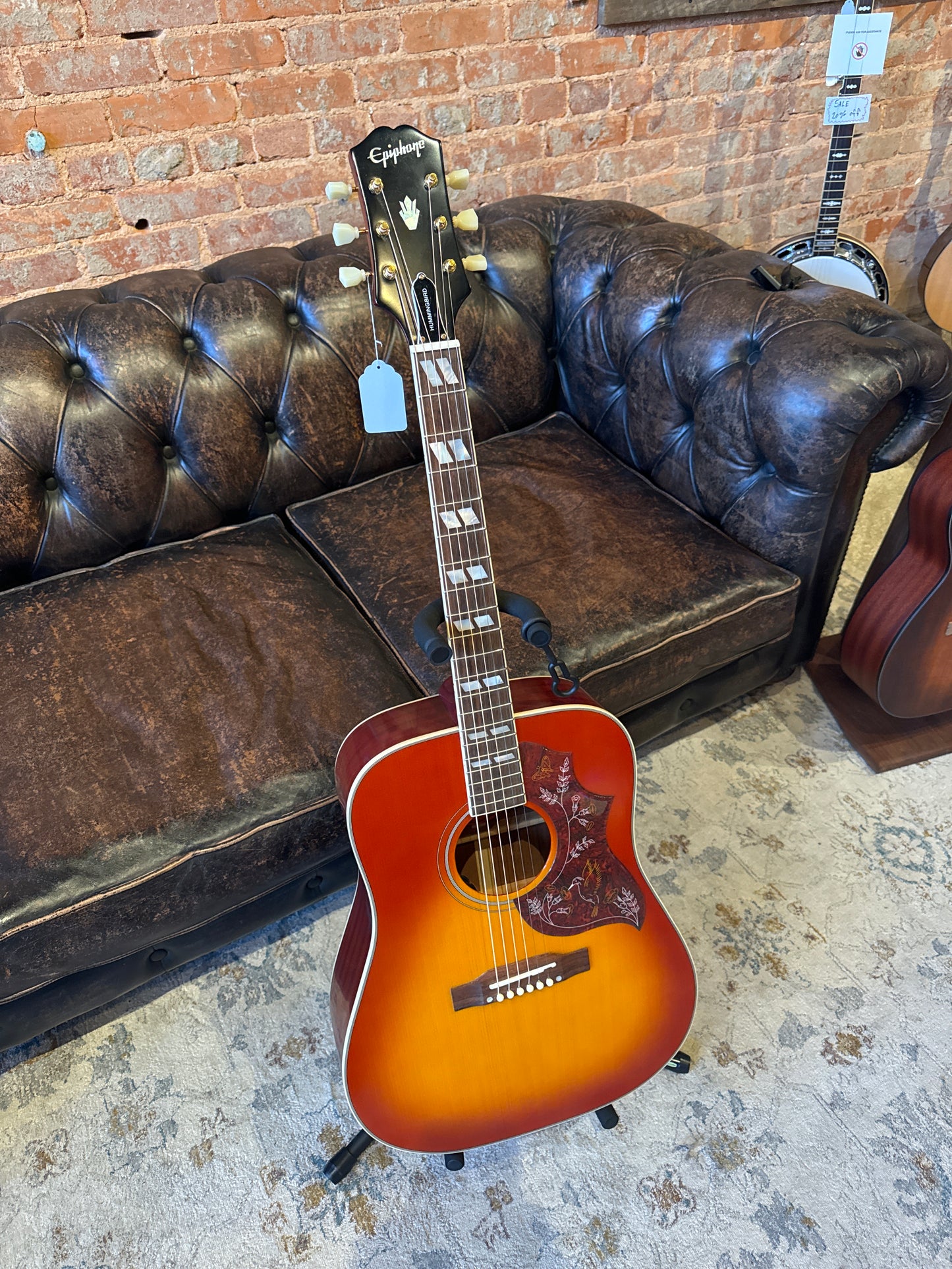 Used Epiphone IBG Hummingbird w/upgraded case