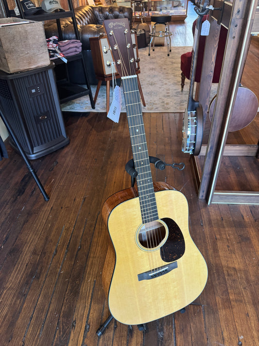 Martin D-18
