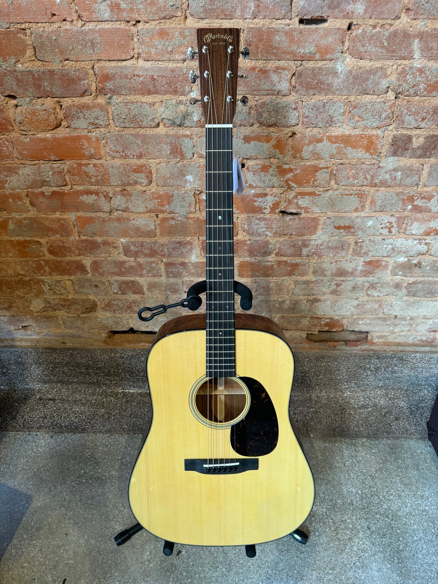Martin D-18
