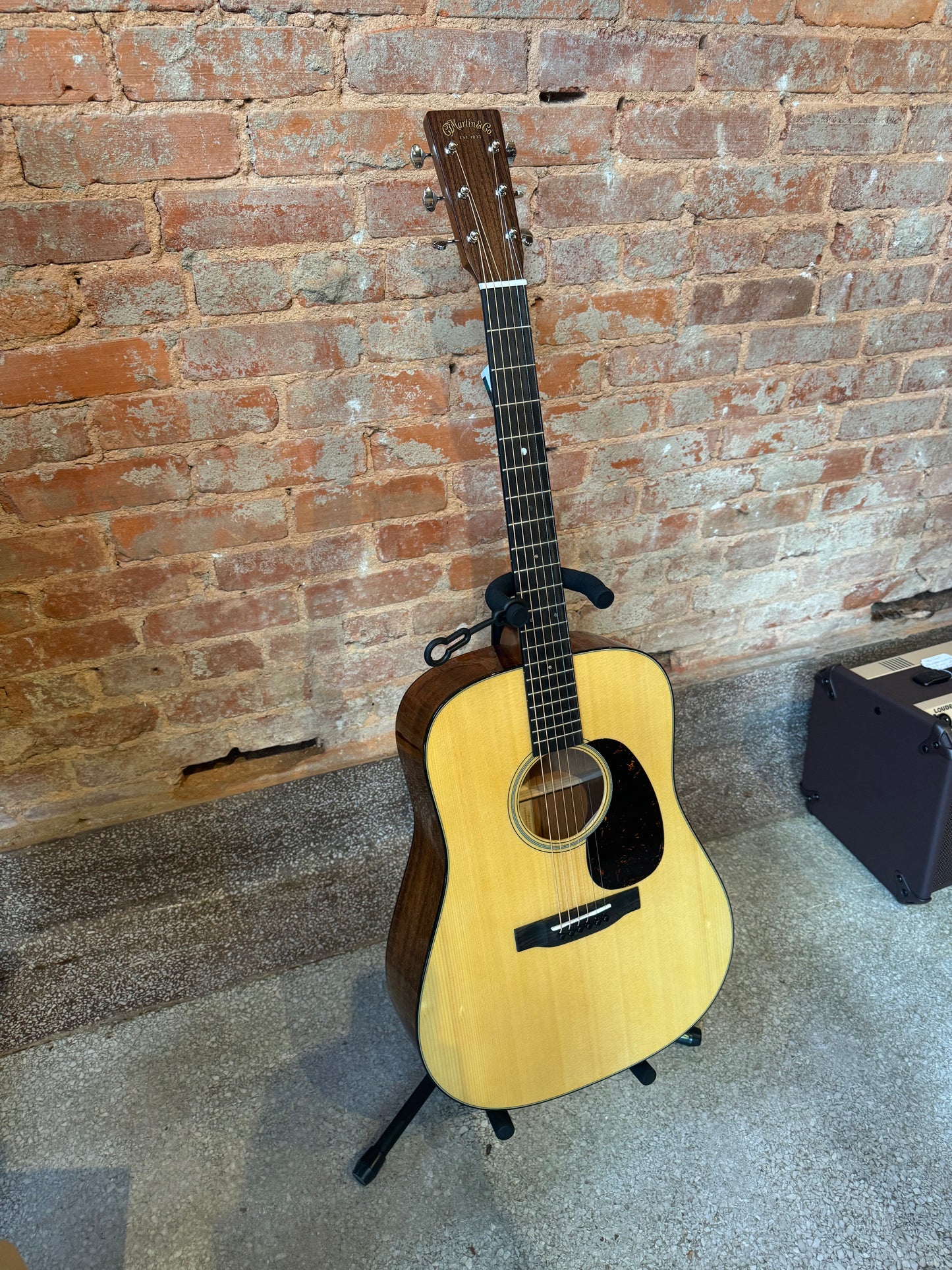 Martin D-18